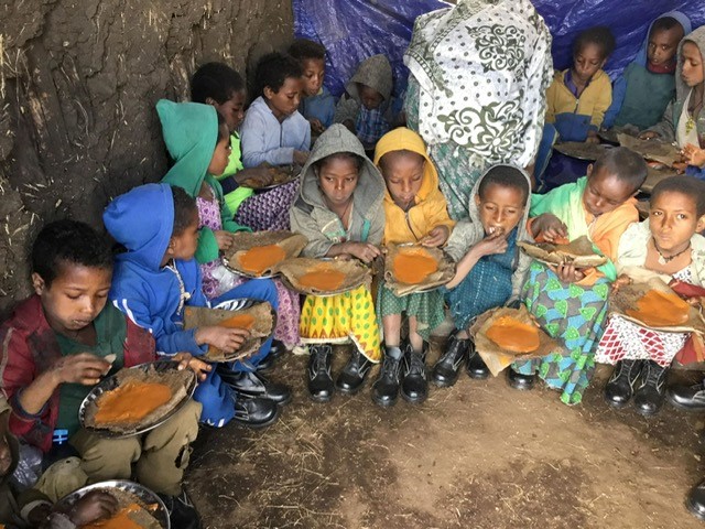Lions Belgium Des enfants heureux dans les montagnes éthiopiennes du Simien